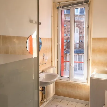 Spacieux Avec Vue Sur La - 70 M² A Apartment *
